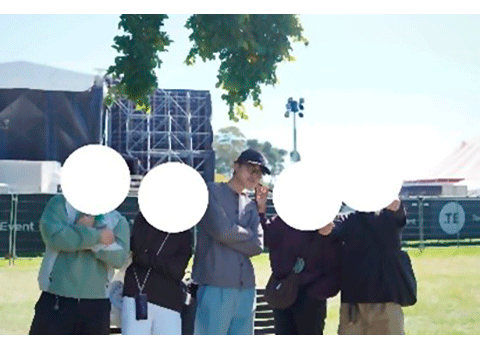 学校の友人たちとの写真